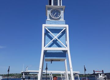 canada/halifax/landmark/the-dockyard-clock