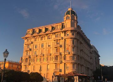italy/genoa/foce/landmark/door-of-the-arches