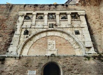 italy/assisi/landmark/porta-marzia
