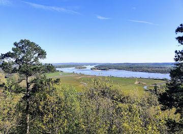 arkansas/pinnacle-mountain-state-park/landmark/pinnacle-mountain-state-park-scenic-overlook