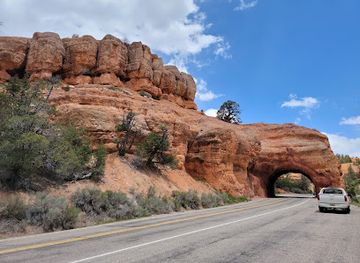 utah/panguitch/landmark/red-canyon-arch