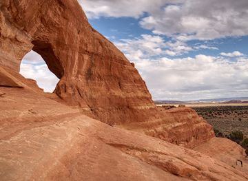 utah/canyonlands/landmark/looking-glass-rock