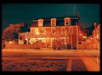 rhode-island/block-island/landmark/captain-nick-s-rock-n-roll-bar-seasonal-may-septemeber