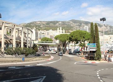 monaco/monaco-grand-prix-circuit/landmark/juan-manuel-fangio-statue