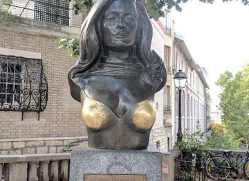 france/paris/landmark/buste-de-dalida
