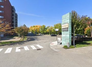 massachusetts/waltham/landmark/embassy-public-parking-lot