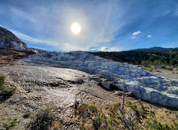 montana/yellowstone-national-park/landmark/cleopatra-terrace