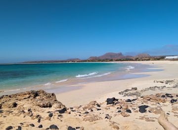 cabo-verde/praia-de-santa-monica/landmark/praia-de-santa-monica