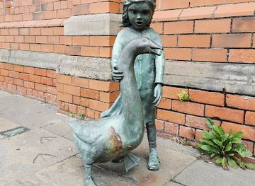 united-kingdom/belfast/landmark/alec-the-goose