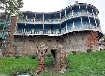 georgia/kvemo-kartli/landmark/old-town-wall-ruins