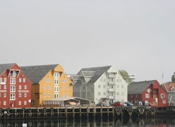 norway/tromso/tromsdalen/landmark/roald-amundsen-monument