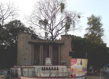 india/vadodara/sayajigunj/landmark/maharaja-sayajirao-iii-statue