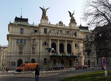 czechia/prague/vinohrady/landmark/pomnik-bratri-capku