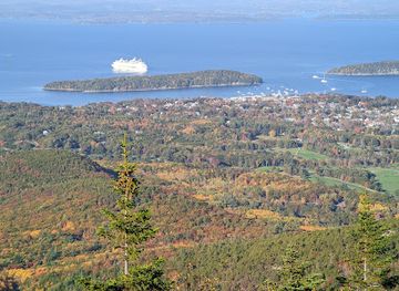 maine/acadia-national-park/landmark/eagle-lake-overlook