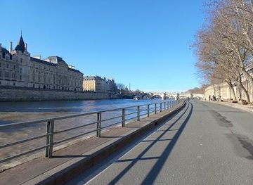 france/paris/landmark/quai-de-la-seine