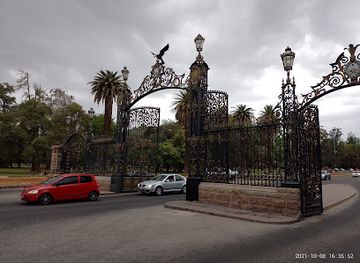 argentina/mendoza/godoy-cruz/landmark/portones-del-parque-general-san-martin