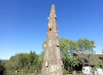 Obelisco de Villa Serrana