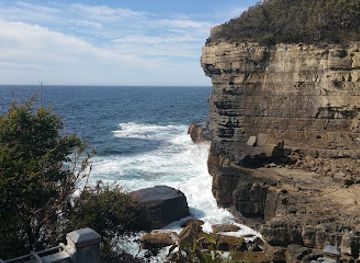 australia/tasman-peninsula/landmark/devils-kitchen
