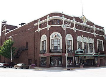 illinois/quad-cities/landmark/circa-21-dinner-playhouse