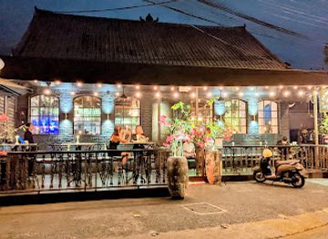 indonesia/bali/canggu/landmark/revolver-canggu