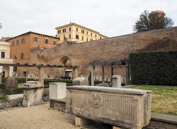italy/lazio/landmark/colossal-vase