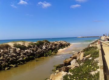 portugal/peniche/landmark/praia-do-molhe-leste