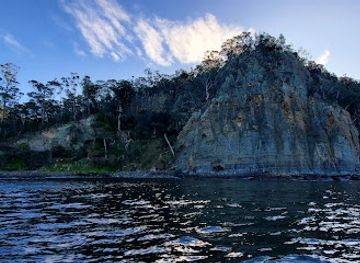 australia/tasmanian-wilderness/landmark/iron-pot-lighthouse