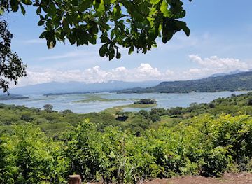 el-salvador/suchitoto/landmark/cascada-los-tercios-suchitoto-el-salvador