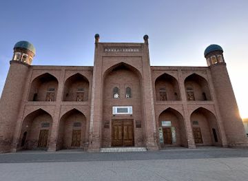 uzbekistan/djizak/landmark/pamyatniki-kh-alimzhona-i-zul-fe