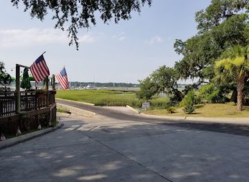 south-carolina/hilton-head-island/landmark/dolphin-nature-tour