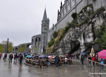 france/lourdes/landmark/lourdes-baths
