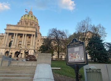 pennsylvania/central-pennsylvania/landmark/pennsylvania-state-capitol-steps