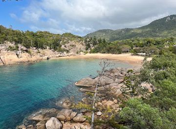 australia/magnetic-island/landmark/alma-bay
