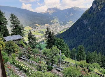 italy/val-gardena/landmark/rose-garden-uhrerhof