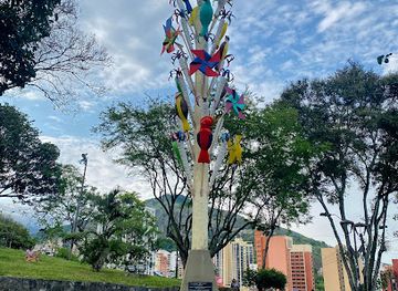 colombia/cali/ciudad-jardin/landmark/monumento-a-la-maceta