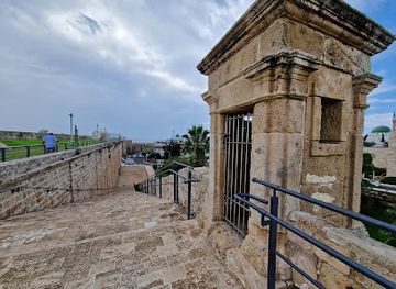 israel/akko/old-city-of-acre/landmark/city-wall-watchtowers
