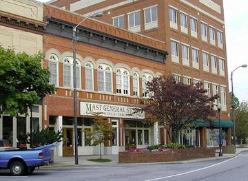 north-carolina/hendersonville/landmark/mast-general-store-hendersonville