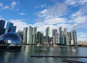 singapore/central-business-district/landmark/rain-oculus-marina-bay-sands