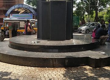india/kozhikode/landmark/s-k-pottekkatt-statue