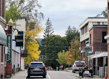 new-hampshire/hanover/landmark/still-north-books-bar
