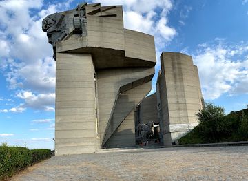 bulgaria/northwest-bulgaria/landmark/founders-of-the-bulgarian-state-monument
