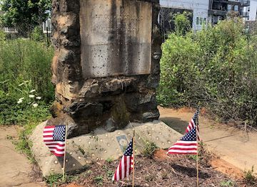 north-carolina/charlotte/landmark/lieutenant-george-locke-dar-historical-monument