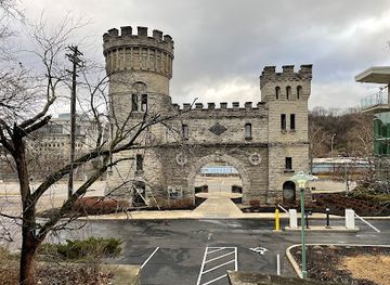 ohio/cincinnati/mount-adams/landmark/elsinore-arch