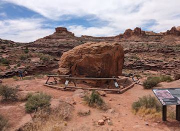 utah/moab/landmark/birthing-scene-petroglyph