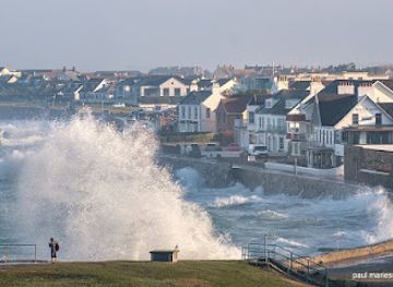 guernsey/perelle-bay/landmark/cobo-beach