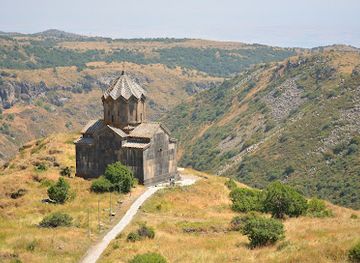 armenia/aparan/landmark/vahramashen-church