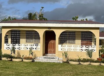 vanuatu/shefa-province/landmark/janessa-s-dwellery