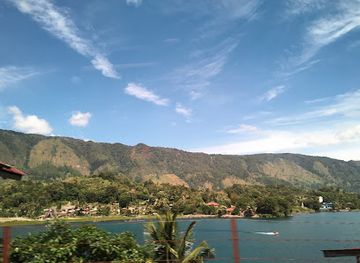 indonesia/lake-toba/landmark/huta-siallagan