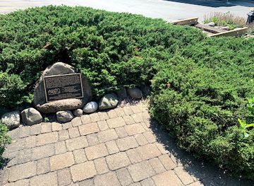 illinois/northeastern-illinois/landmark/underground-railroad-memorial