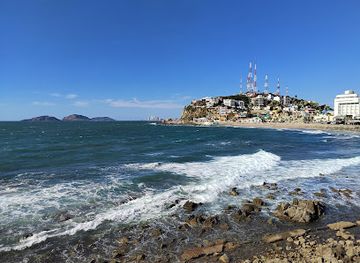 mexico/mazatlan/landmark/monumento-a-pedro-infante
